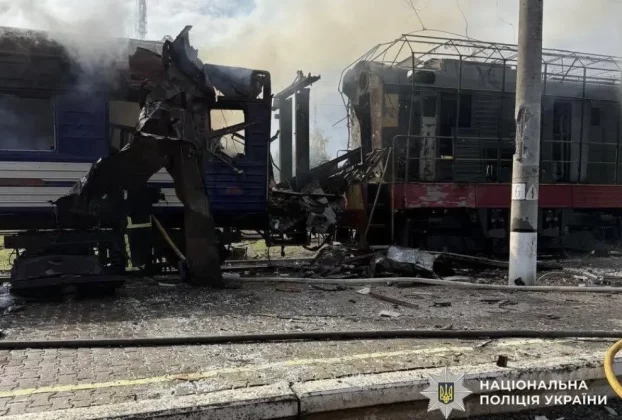 Зруйнований локомотив на станції в Ягодині поблизу польського кордону