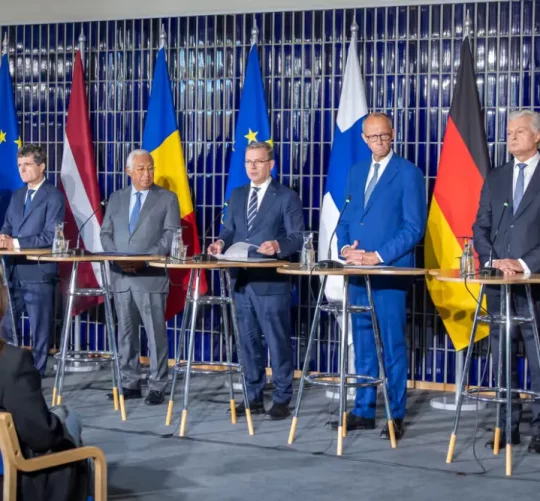 Прем'єр-міністр Петтері Орпо запросив лідерів європейських країн до Рованіємі, щоб обговорити спільну політику щодо Арктичного регіону. Лідери провели спільну прес-конференцію в будинку «Лаппіа»