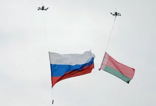 дрони підняли у повітря прапори Росії та Білорусі