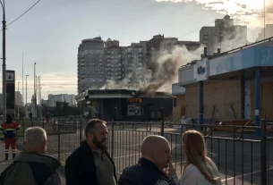 Наслідки удару російського безпілотника по автозаправній станції в Києві, Україна, у вівторок