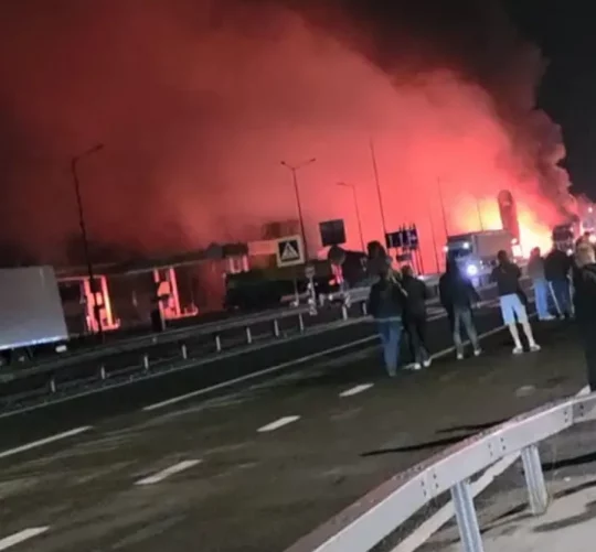 У неділю рано вранці безпілотник завдав удару по автозаправній станції, розташованій приблизно за 800 метрів від польсько-українського кордону