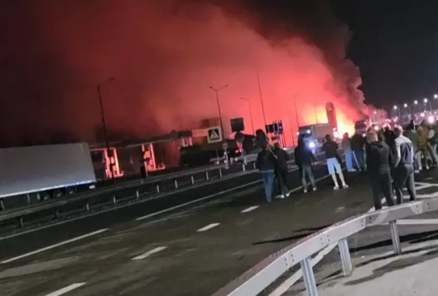 У неділю рано вранці безпілотник завдав удару по автозаправній станції, розташованій приблизно за 800 метрів від польсько-українського кордону