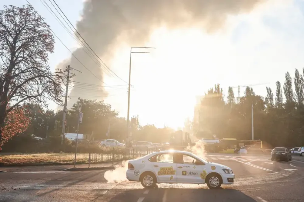 Росія все частіше наносить удари по автозаправках у Києві