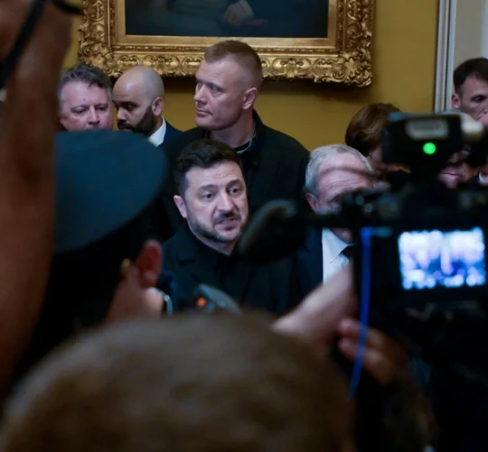 Прихильники цього законопроекту, зокрема президент України Володимир Зеленський, стверджують, що він надасть Білому дому необхідні інструменти для економічного тиску на Росію, обмеживши надходження коштів до військової машини Москви