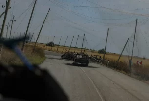 дорога покрита сіткою проти дронів