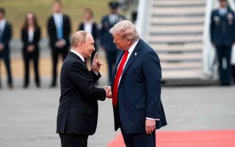Володимир Путін та Дональд Трамп зустрічаються біля літака