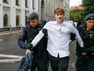 У середині серпня поліцейські вивели з будівлі Верховного суду в Москві чоловіка, який брав участь у демонстрації на підтримку партії «Яблоко»