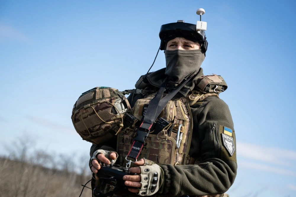 Оперетор дрону українського військового підрозділу