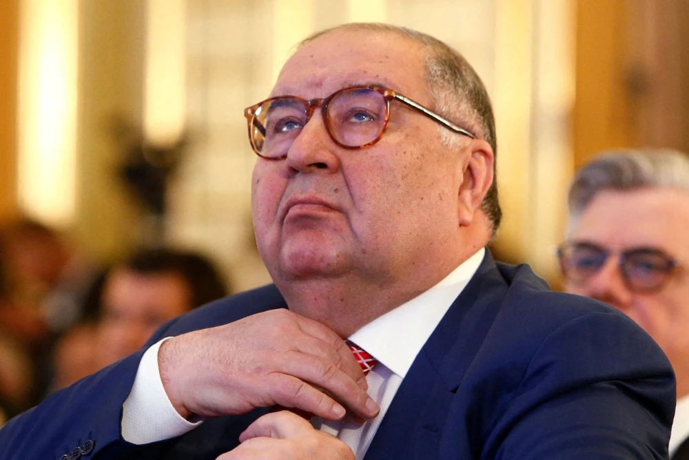 Мільярдер Алішер Усманов, на фото 2017 року, вже багато років бореться проти санкцій ЄС та США