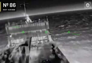 Знімок екрана з відео, знятого дроном і опублікованого 12 липня 2026 року українськими силами, зафіксовано атаку на російське судно в морі