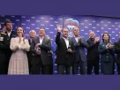 Заступник голови Ради безпеки Росії та голова партії «Єдина Росія» Дмитро Медведєв (у центрі) та міністр закордонних справ Росії Сергій Лавров (у центрі праворуч) стоять разом з іншими членами партії, спостерігаючи за попередніми результатами голосування на парламентських виборах у Росії в штаб-квартирі партії «Єдина Росія» в Москві, Росія, у неділю, 20 вересня 2026 року
