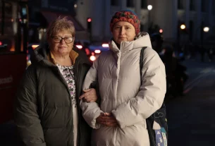 Наталія Рум'янцева (праворуч) приймає у себе матір, Валентину Климову. Вона зазначила, що було б «жорстоко», якби таке проживання перетворилося на більш комерційну оренду