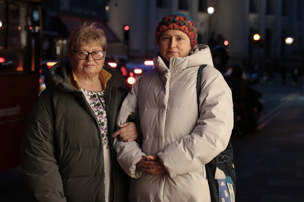 Наталія Рум'янцева (праворуч) приймає у себе матір, Валентину Климову. Вона зазначила, що було б «жорстоко», якби таке проживання перетворилося на більш комерційну оренду