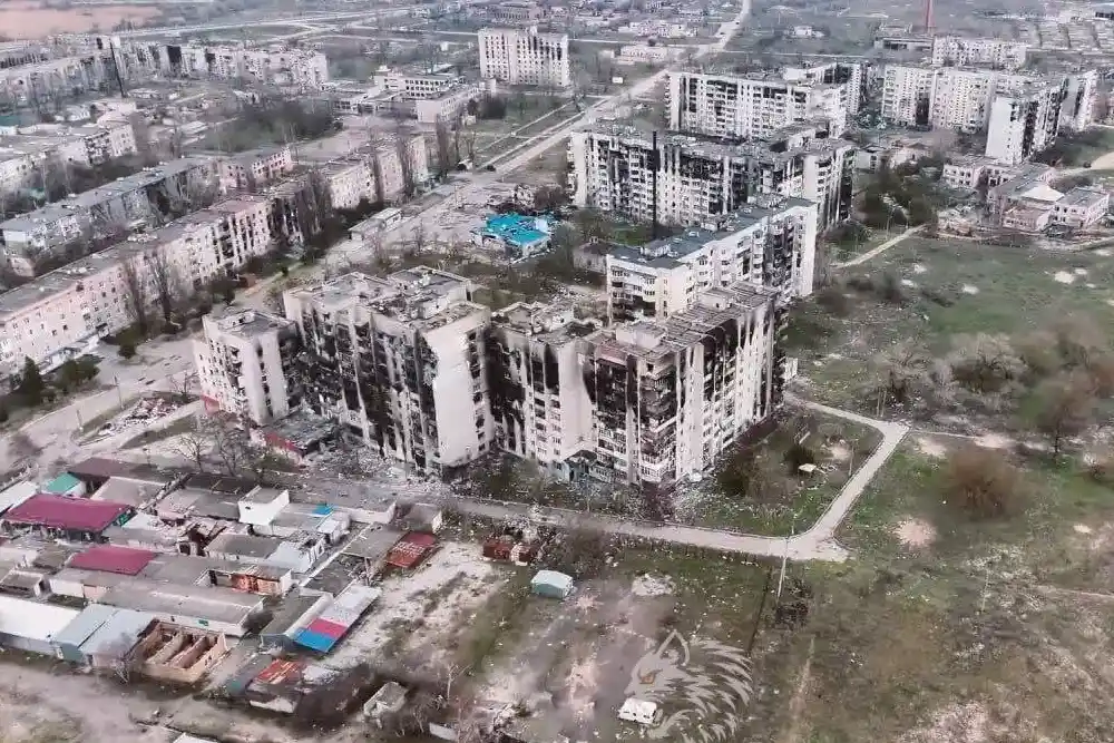 Пошкоджені багатоквартирні будинки в Олешках, на півдні України