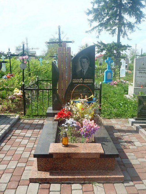 Могила Юрія Липи в селі Бунів на Львівщині