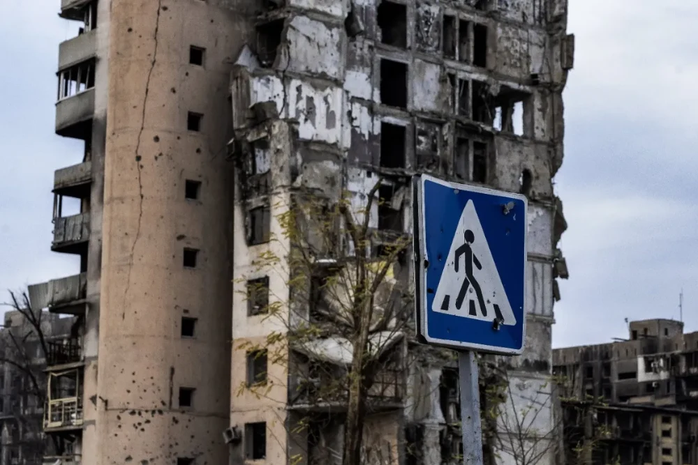 зруйноване прифронтове місто в Україні