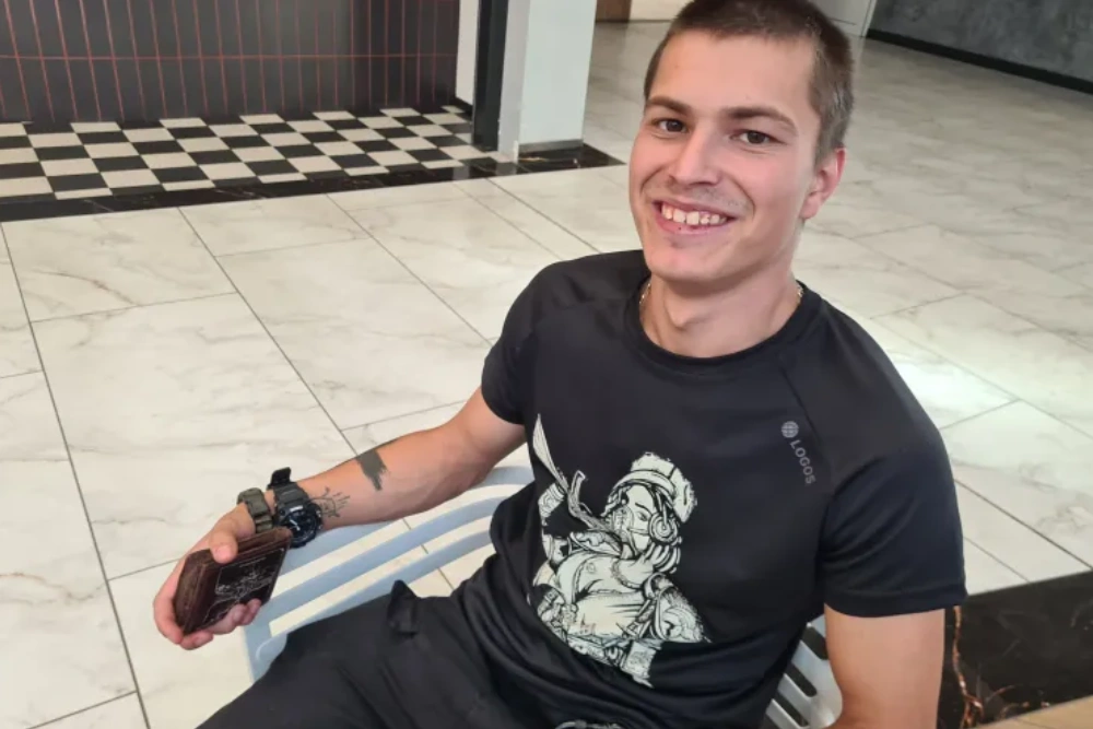 22-річний Денис Костев стверджує, що його змушували знімати проросійські відео, але згодом він повернувся в Україну, щоб воювати за Київ