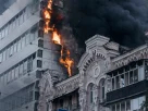 Будівля приватної медичної клініки «Добробут» горить після другого удару російського безпілотника по центру Києва 28 вересня 2026 року в Києві