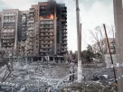 Будівля, що горить після обстрілу в Краматорську на сході України