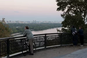 оглядовий майданчик на схилах Дніпра