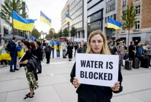 В Брюсселі 28 вересня 2026 року зібралися демонстранти, щоб висловити підтримку мешканцям Олешок та інших українських територій, що перебувають під російською окупацією