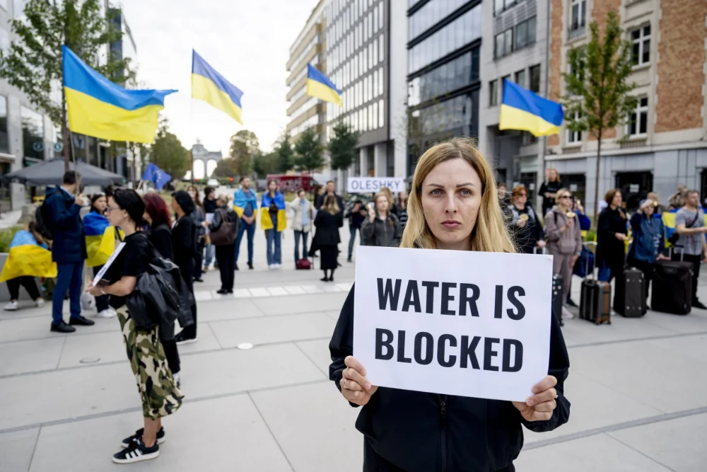 В Брюсселі 28 вересня 2026 року зібралися демонстранти, щоб висловити підтримку мешканцям Олешок та інших українських територій, що перебувають під російською окупацією
