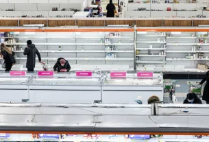 Порожні полиці в київському супермаркеті