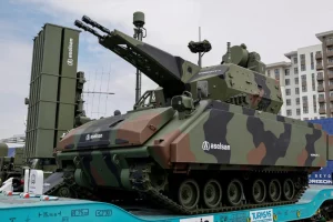 Швидкострільна гармата турецької системи протиповітряної оборони ближнього радіусу дії «Коркут» на виставці озброєння в Стамбулі