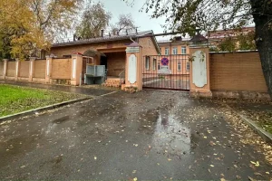 На фотографії, зробленій у Москві 5 жовтня 2026 року, зображено емблему Росспоживнагляду — російського органу з нагляду за захистом прав споживачів та охороною здоров’я