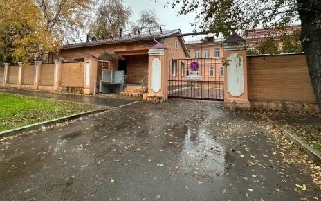 На фотографії, зробленій у Москві 5 жовтня 2026 року, зображено емблему Росспоживнагляду — російського органу з нагляду за захистом прав споживачів та охороною здоров’я