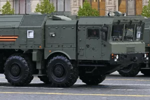 пускова установка балістичних ракет на параді у Москві