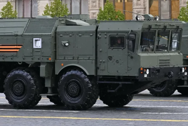 пускова установка балістичних ракет на параді у Москві