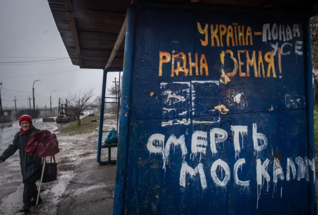 Поблизу Херсона, на іншому березі річки
