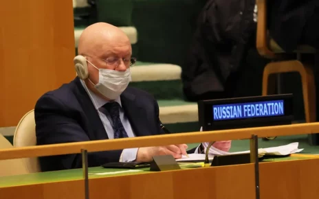 Василь Небензя, постійний представник Росії при Організації Об’єднаних Націй, робить нотатки під час засідання Ради Безпеки ООН у Нью-Йорку
