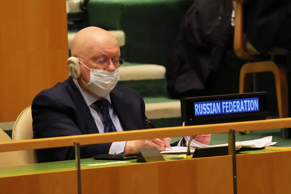 Василь Небензя, постійний представник Росії при Організації Об’єднаних Націй, робить нотатки під час засідання Ради Безпеки ООН у Нью-Йорку