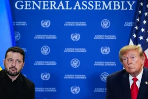 Володимир Зеленський та Дональд Трамп сидять поруч на зустрічі в ООН