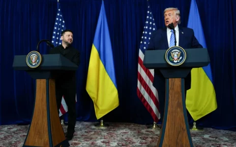 Президент Трамп разом із президентом України Володимиром Зеленським у грудні минулого року