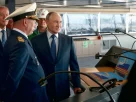 Володимир Путін на арктичному кораблі з адміралом