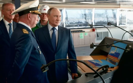 Володимир Путін на арктичному кораблі з адміралом