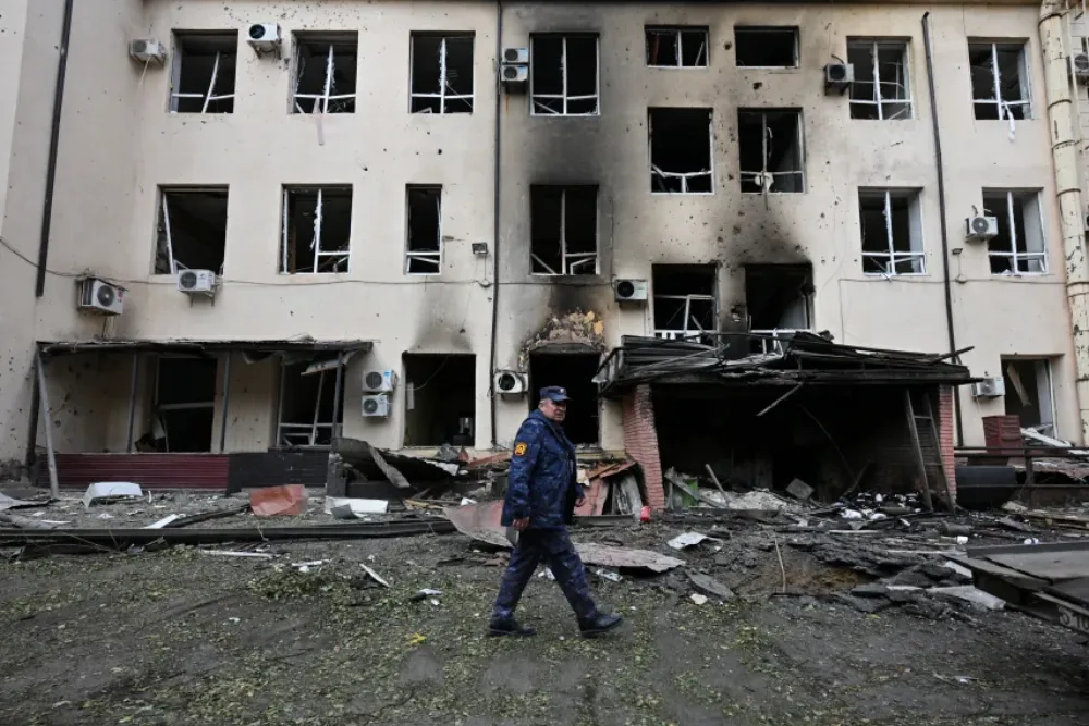 Наслідки нічного обстрілу в центрі Донецька, який місцеві чиновники, призначені Росією, назвали ударом українського безпілотника, 20 жовтня 2026 року