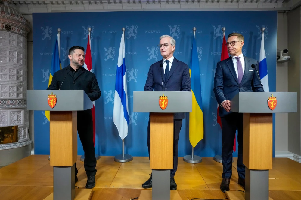 Президент України Володимир Зеленський, прем’єр-міністр Йонас Гар Стьоре та президент Фінляндії Олександр Стабб виступають під час прес-конференції у вівторок, 20 жовтня 2026 року, в Осло, Норвегія.