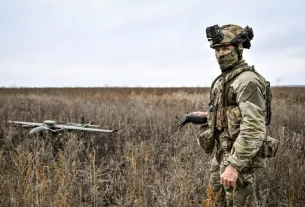розвідувальний дрон запускає український віськовий