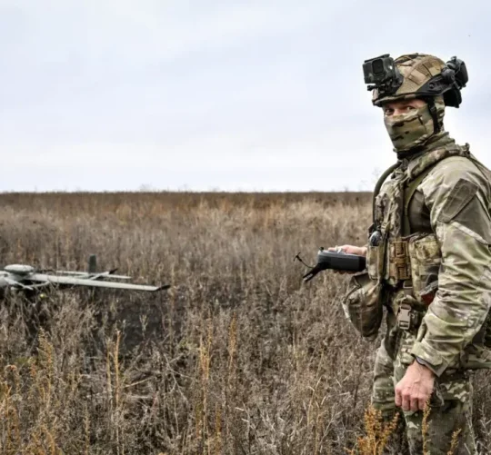 розвідувальний дрон запускає український віськовий