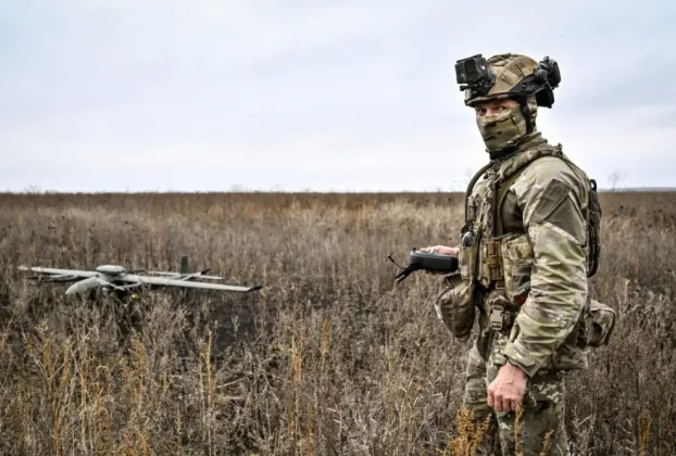 розвідувальний дрон запускає український віськовий