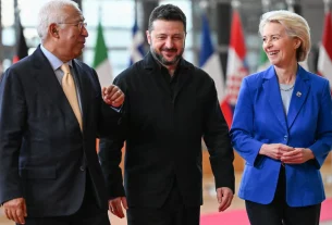 Голова Європейської ради Антоніо Коста, президент України Володимир Зеленський та голова Європейської комісії Урсула фон дер Ляєн у Брюсселі 16 жовтня 2026 року