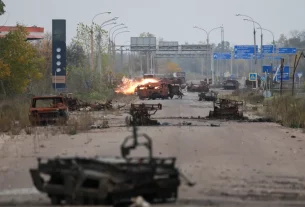 «Дорога смерті» веде від Олешків до Раденська. Росіяни практично повністю замінували її і зараз проводять розмінування для евакуації