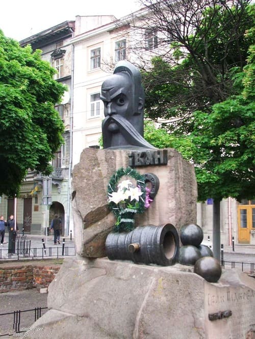 Пам'ятник Івану Підкові, Львів